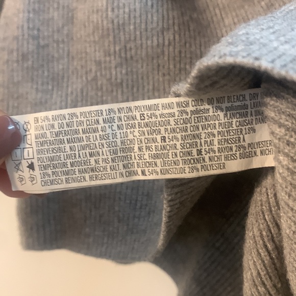 Grey Forever 21 Sweater with Cut out in Front - Picture 4 of 6